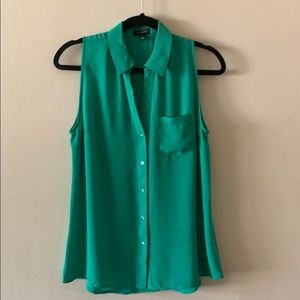 The Limited Sleeveless Ashton Shirt - Size M